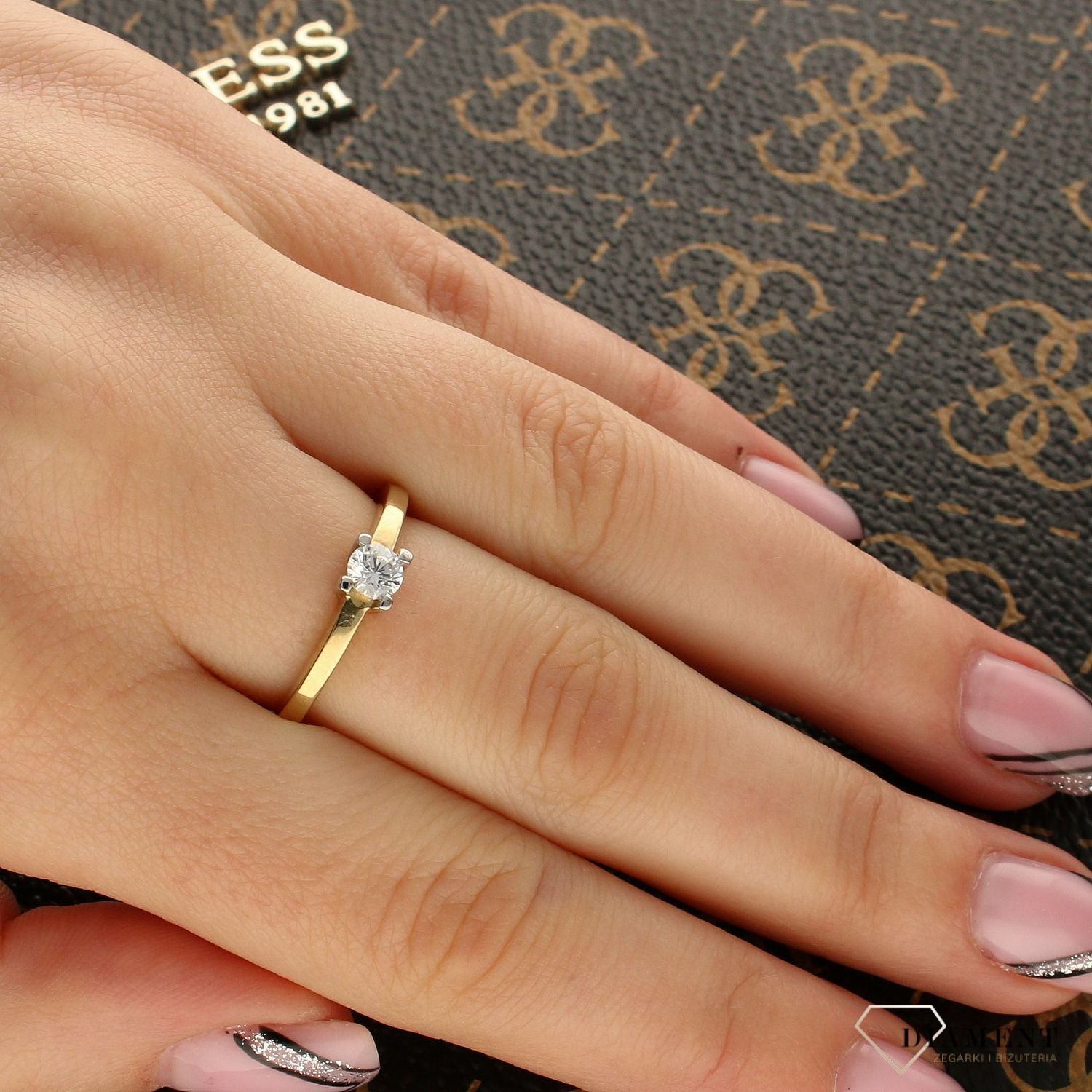 Złoty pierścionek z cyrkonią PI 2602 (3).jpg